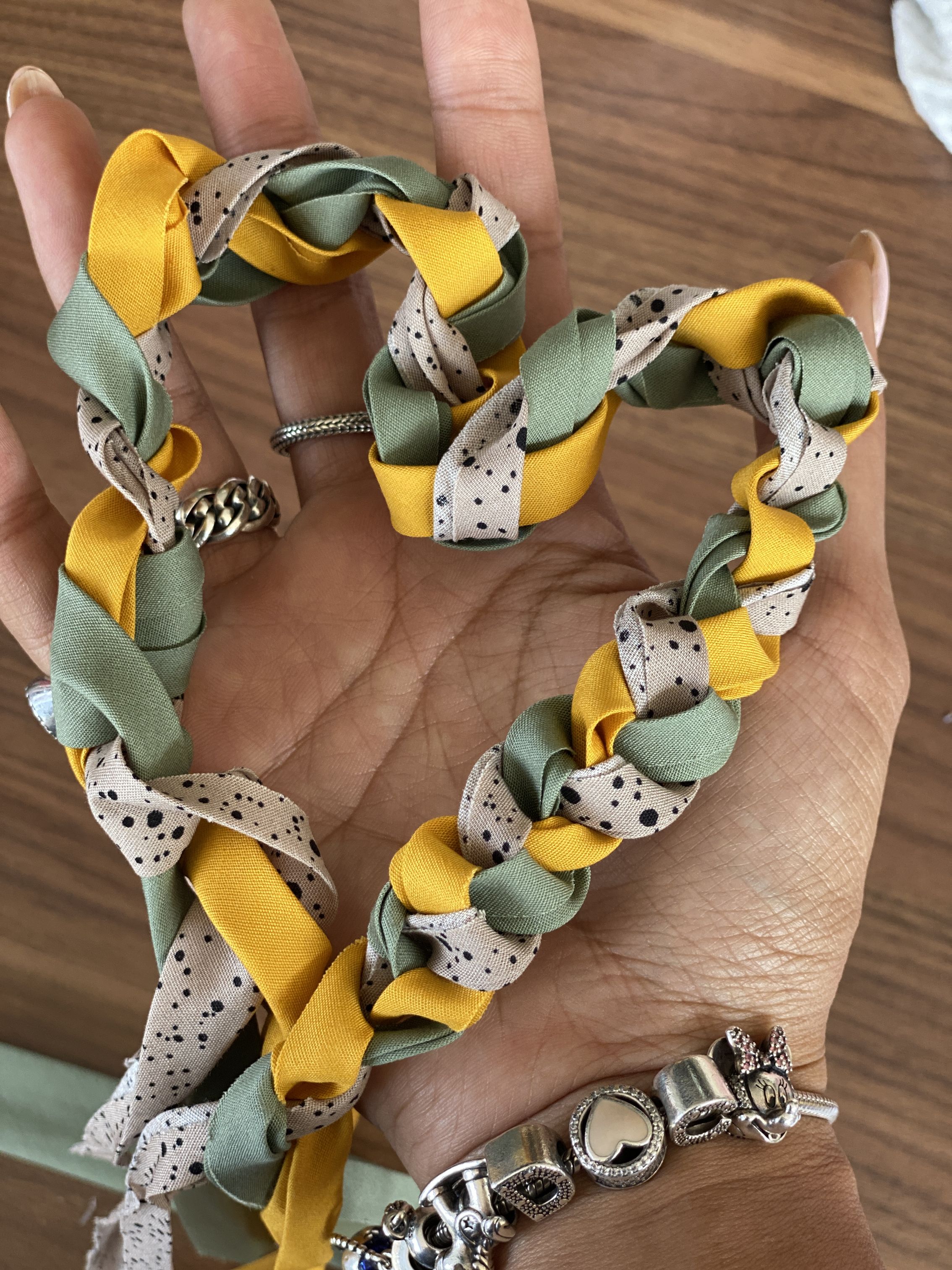 Textile Center Biasband matching with poplin colours