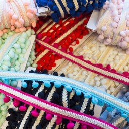 [014R] Pom Pom Stuha Rybí Kost