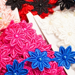 [018R] Fleur Au Crochet Avec Perle 