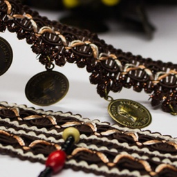 [052R] Ruban Avec Perles Et Pièces De Monnaie