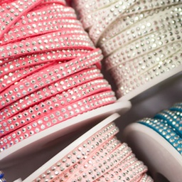 [228R] Wildlederband Mit Silbernen Studs