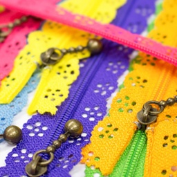 [231R] Zipper Flower Punched