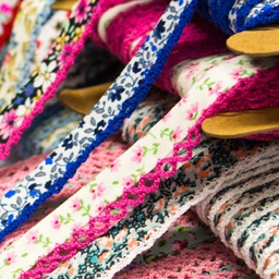 [267R] Poplin Biasband Bloemetje Met Kantje