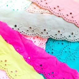 [395R] Broderie Lace Flower